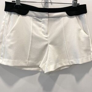 WOMEN'S DRESSY SHORT SHORTS WITH POCKETS BY XOXO OFF WHITE SIZE 5/6 LIKE…